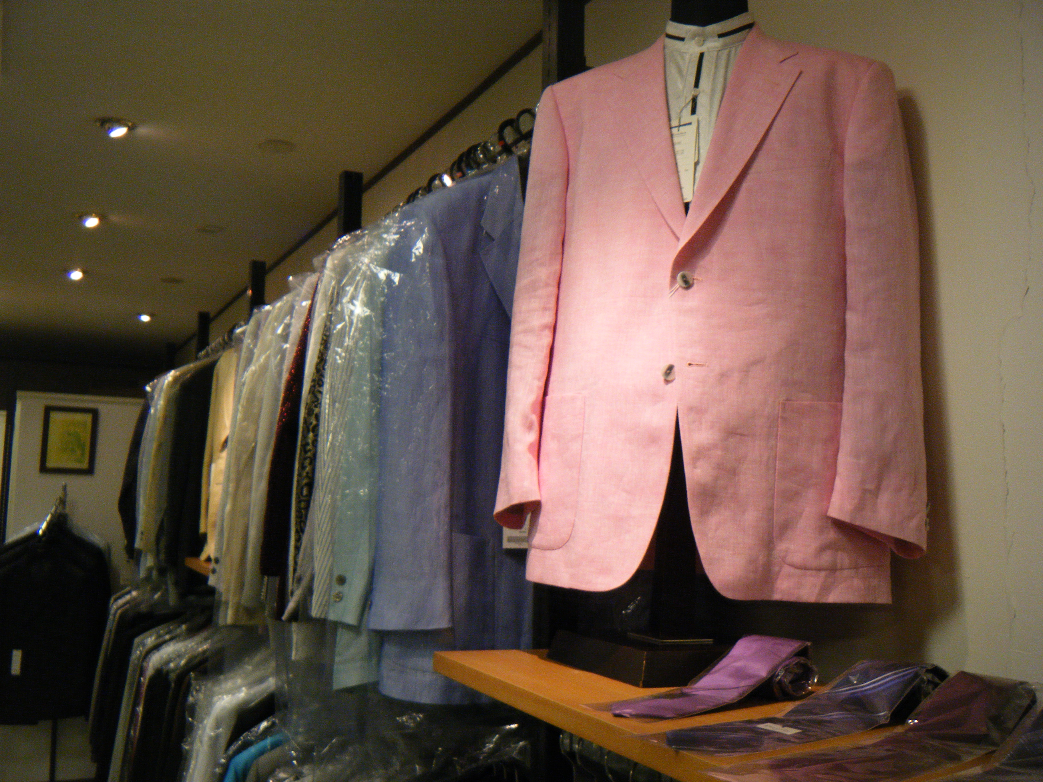 メンズショップ オオサカヤ(大阪屋洋服店) 他ではなかなかお目にかからない商品が並んでおります(●´艸`)ムフフ