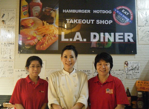 L.A.DINER 元気な3人娘がお出迎え致します!!