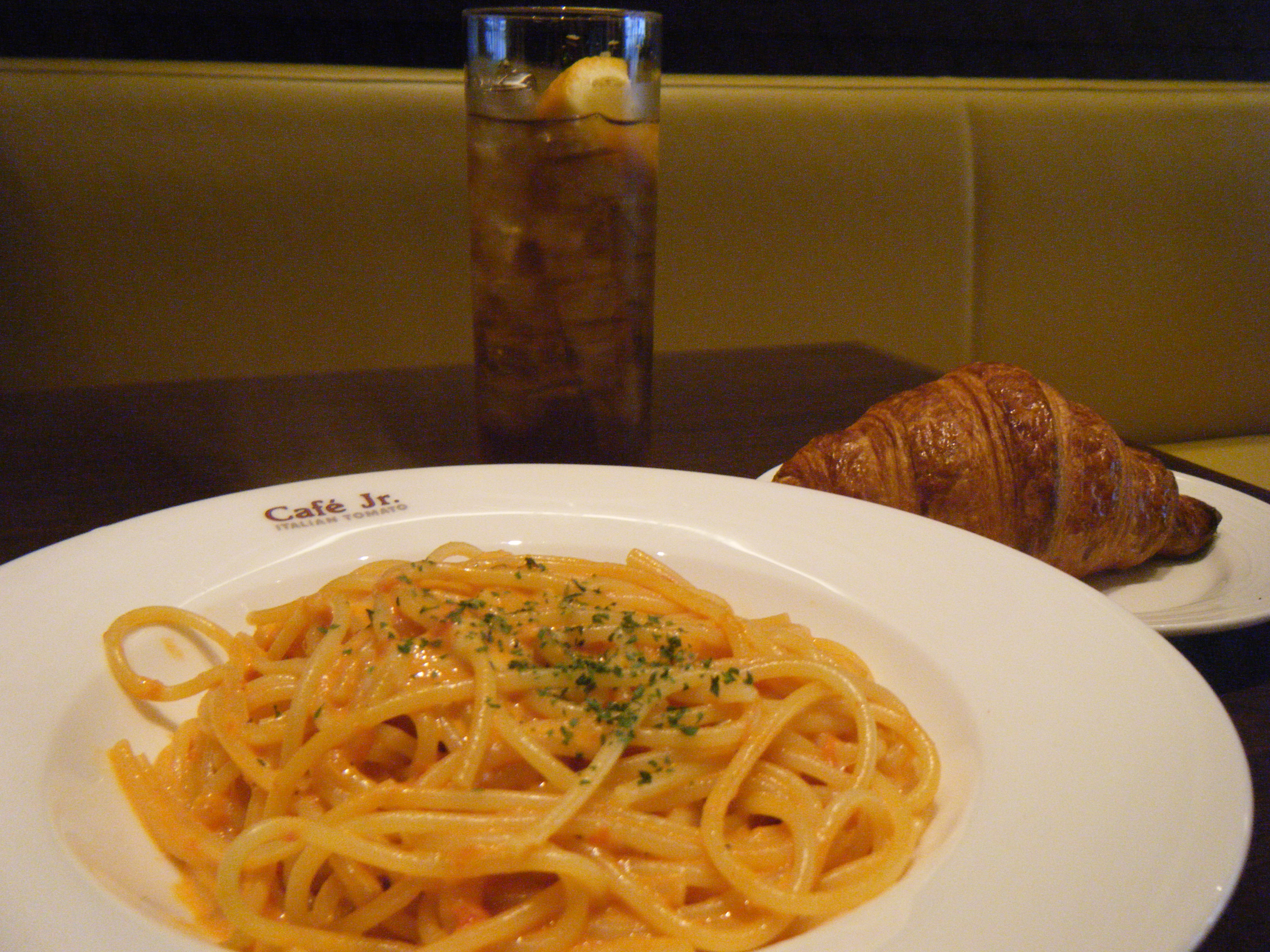 イタリアントマトカフェjr.博多上川端通り店 11:00~14:00は790円のランチがオススメ。