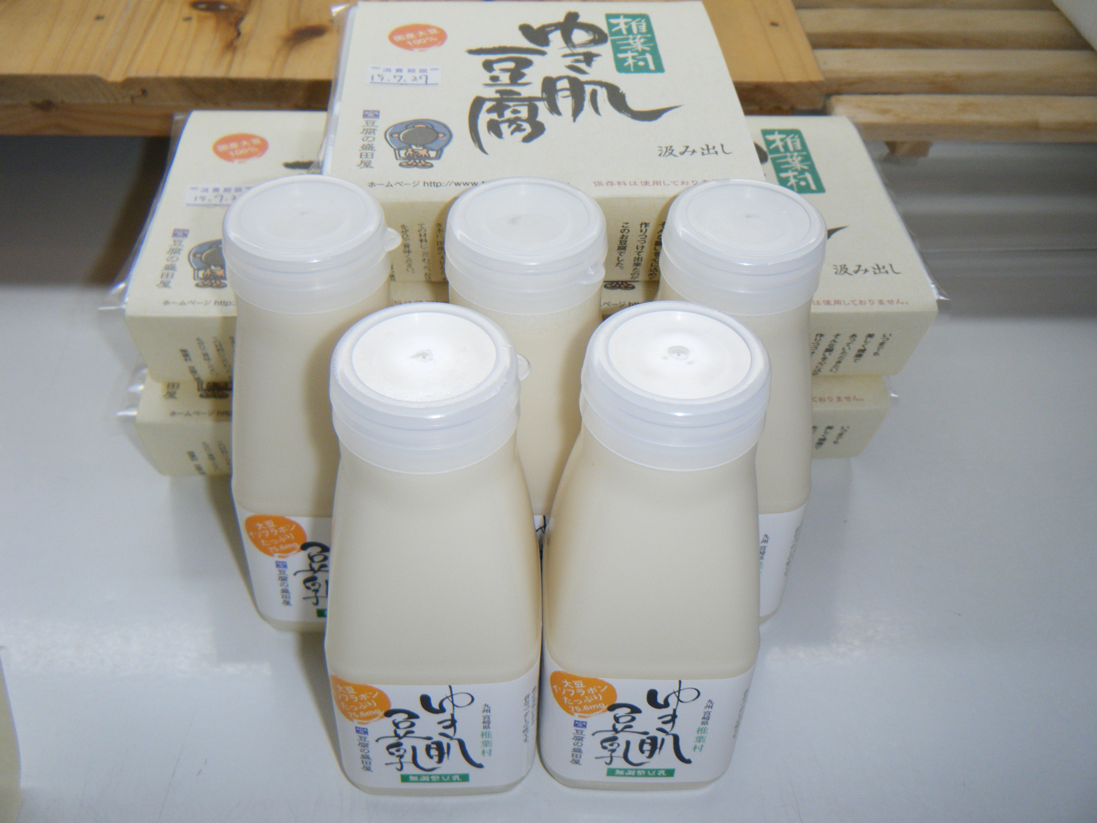 豆腐の盛田屋 川端店 宮崎県椎葉村の天然水と二種類の国産大豆、長崎県五島沖産の本にがり、極上の素材をそろえ、職人が一つ一つを手で汲みだして出来上がった、幻の豆腐です。